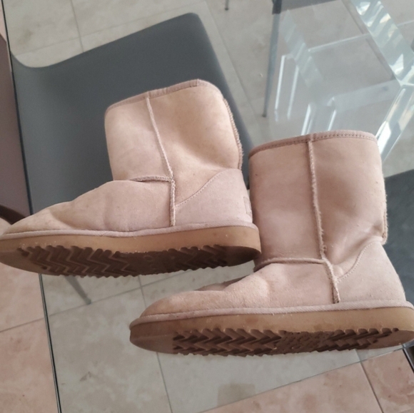 UGG Classic Short Boots size 7 - Picture 3 of 9